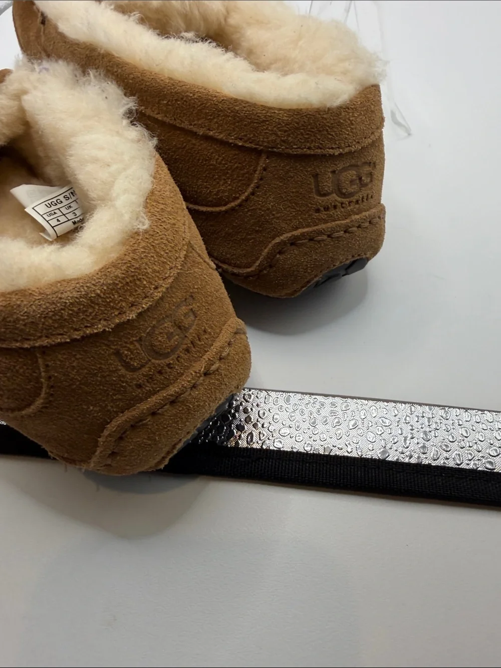 UGG Kids Ascot Sheepskin Slippers - Unisex US Size 4 Indoor - Cozy Comfort